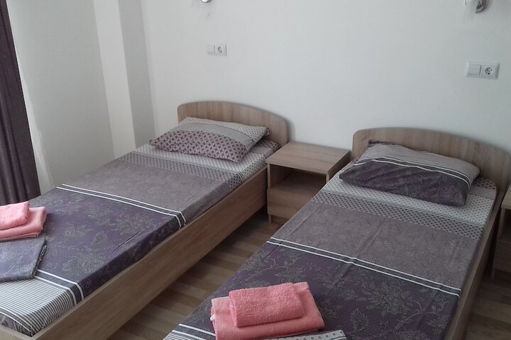 Room 12 of 34
