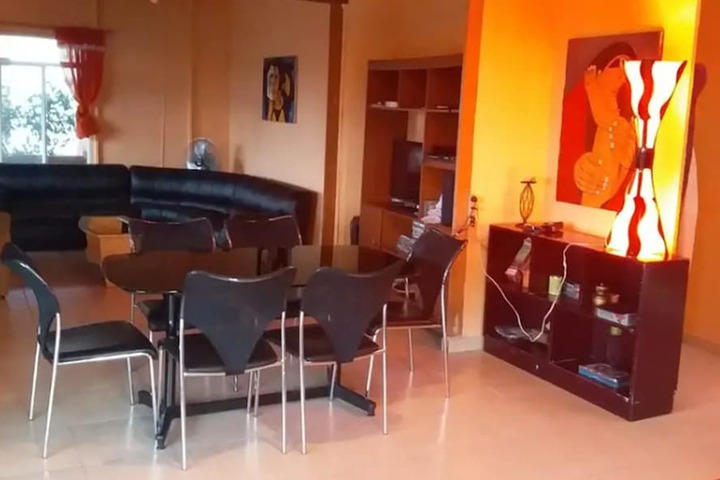 Room 5 of 11