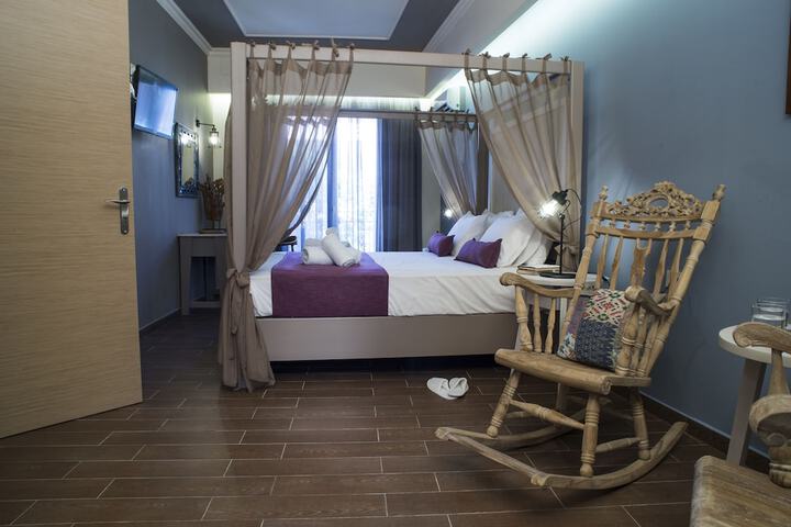 Room 6 of 50