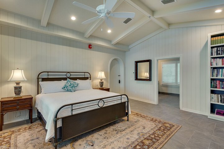 Room 8 of 31