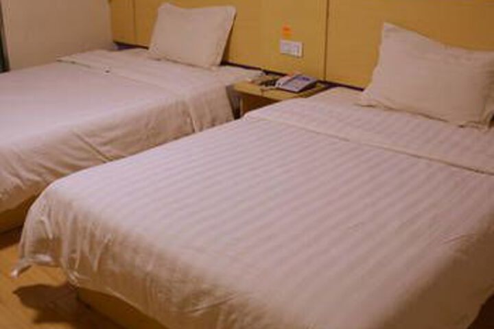 Room 5 of 8