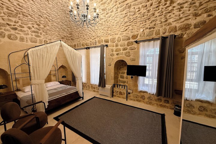 Room 7 of 95