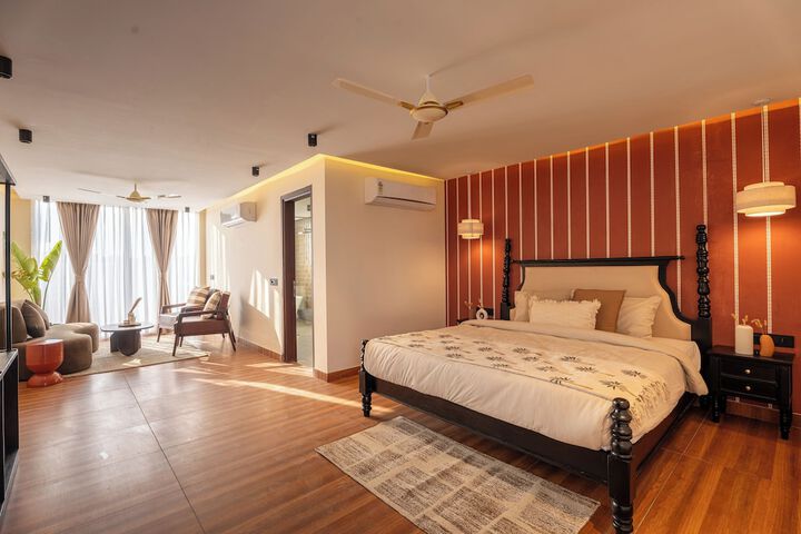 Room 32 of 69