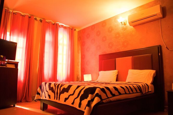 Room 32 of 97