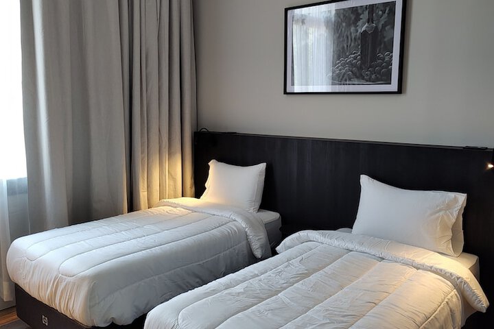 Room 7 of 33