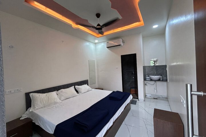 Room 2 of 7