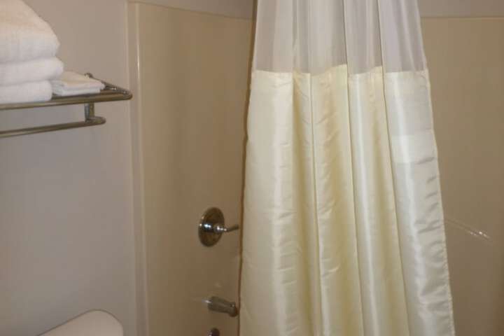 1 King Bed (5 of 8)