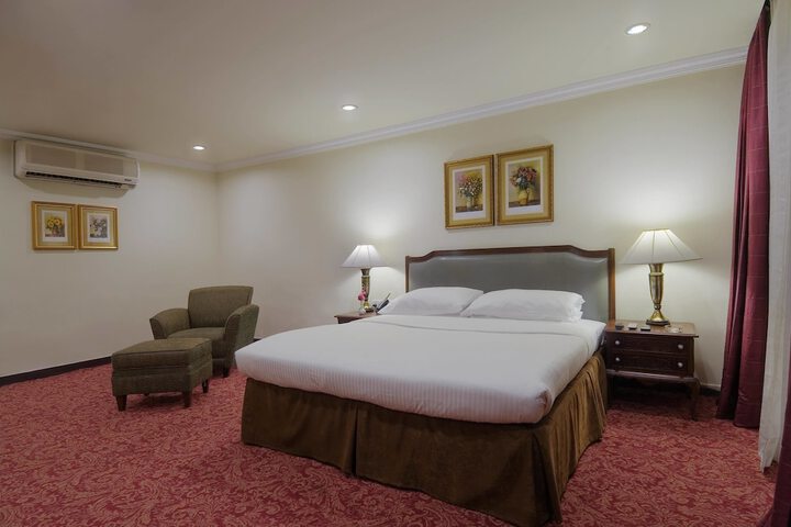 Room 7 of 48