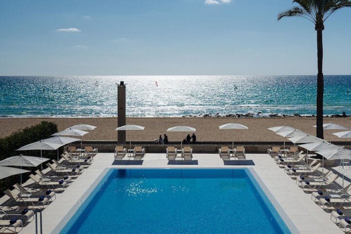 Hotel Pool