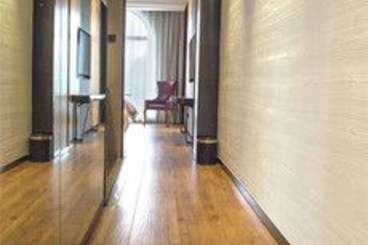 Ballroom/Hall 71 of 94