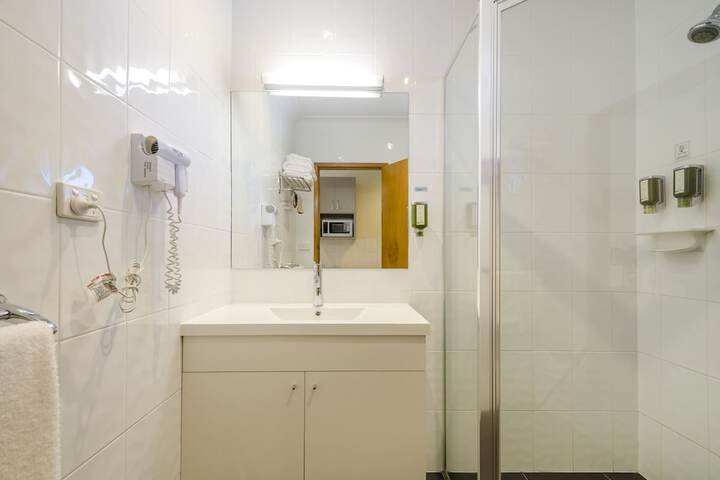 Room 3 of 43