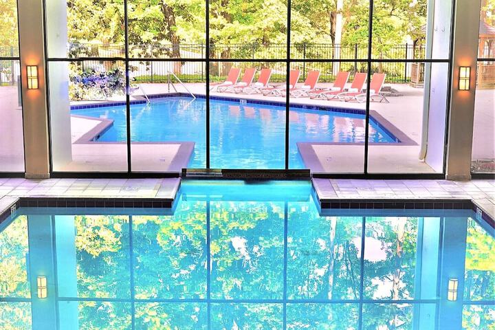 Indoor/outdoor pool