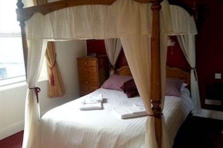 Room 8 of 8