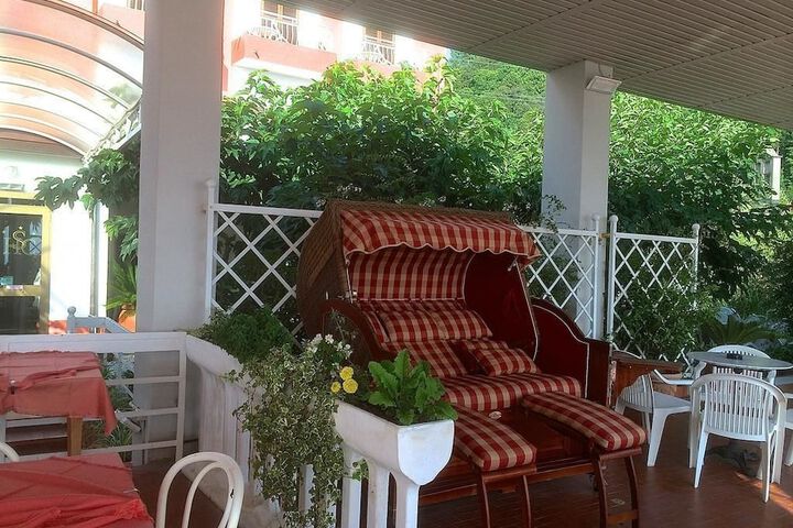 Terrace/Patio 35 of 38