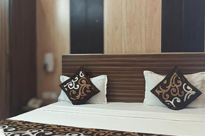 Room 12 of 25