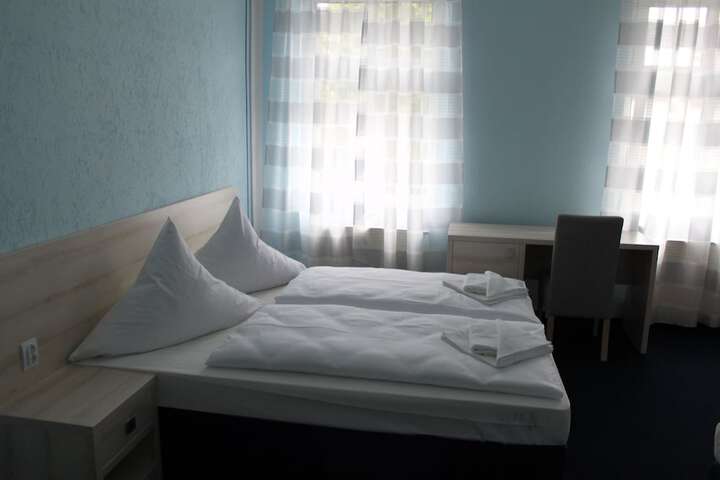 Room 6 of 37