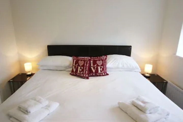 Room 8 of 9