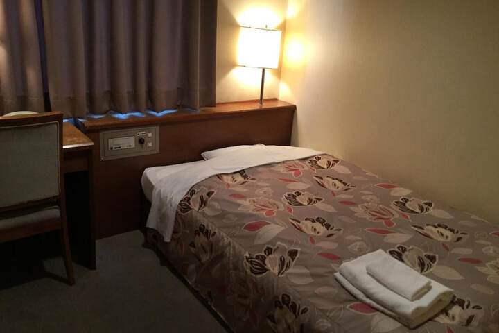 Room 15 of 40