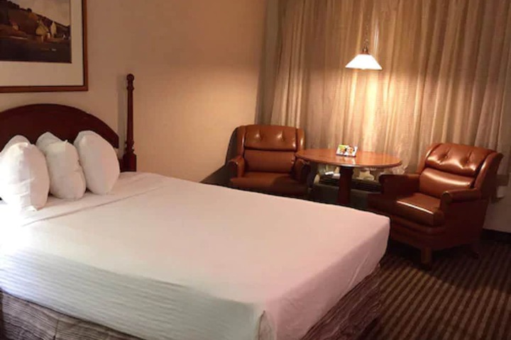 Room 7 of 34