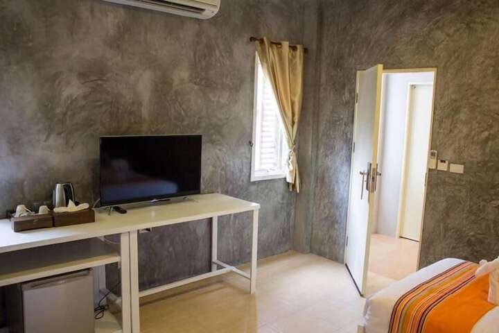 Room 16 of 33