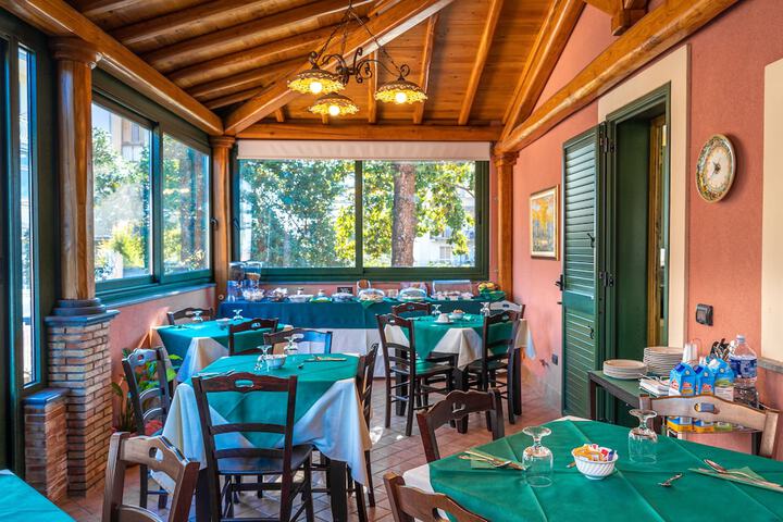 Breakfast area