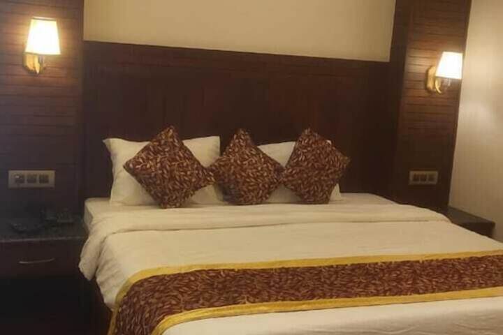 Room 13 of 36