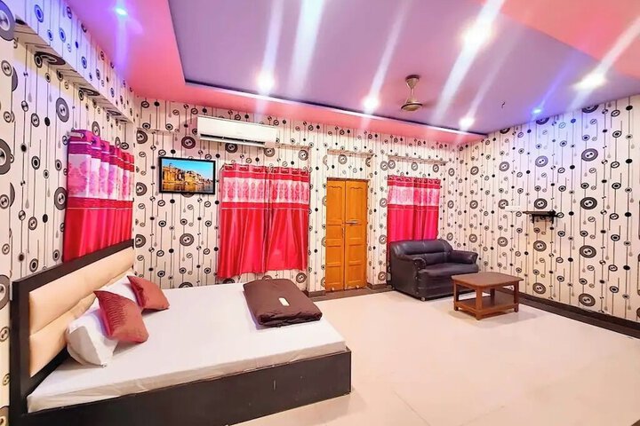 Room 17 of 28
