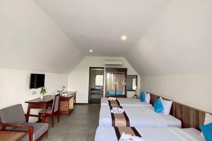 Room 9 of 32