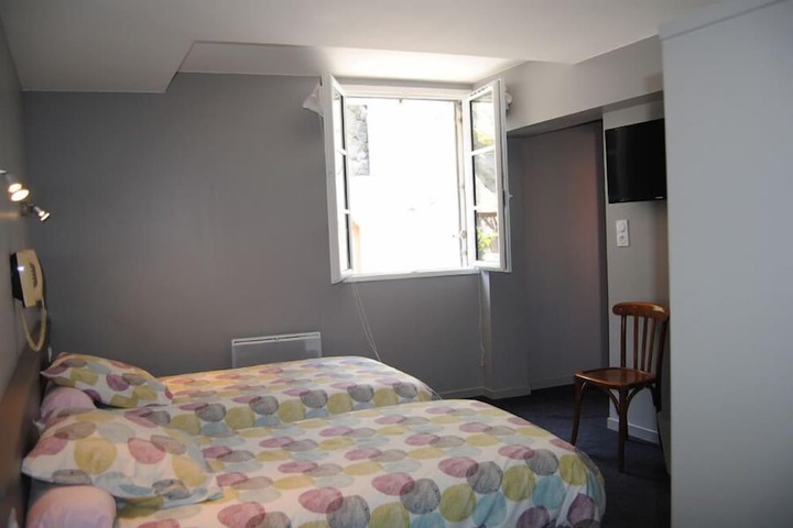 Room 6 of 19