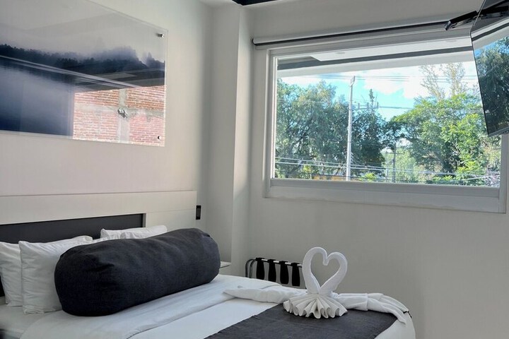 Room 3 of 28