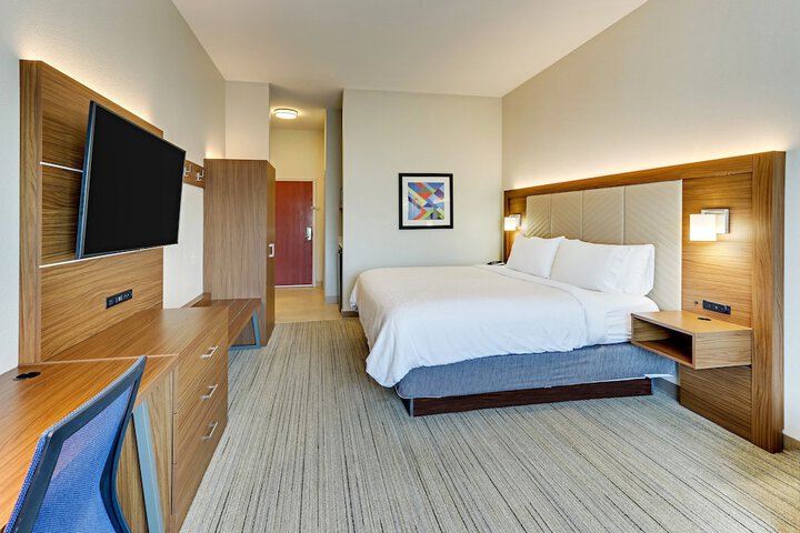 1 King Bed (1 of 20)