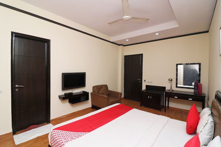 Room 10 of 24