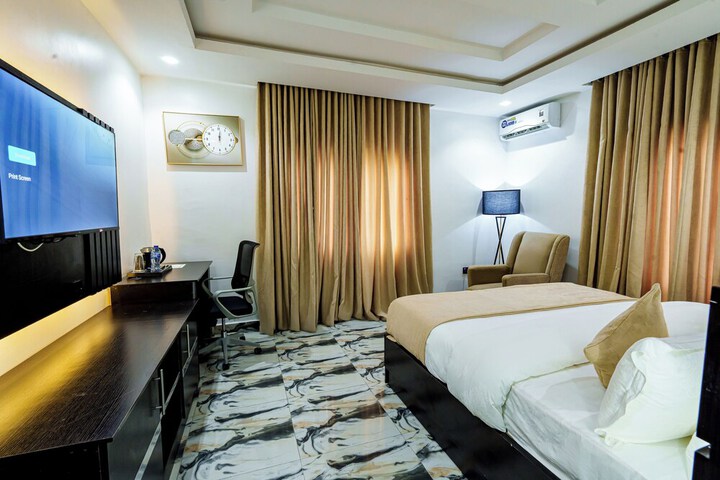 Room 47 of 87