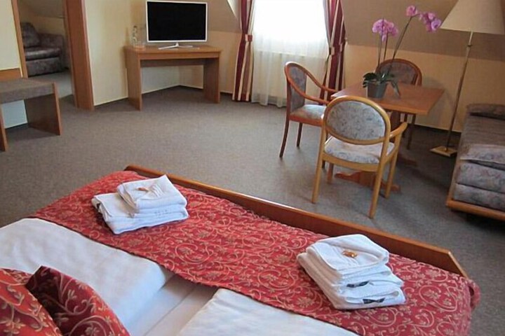 Room 8 of 25
