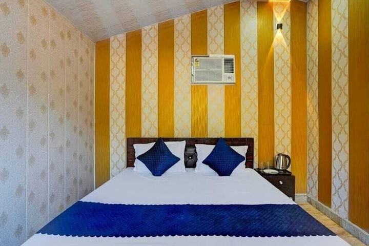 Room 3 of 28