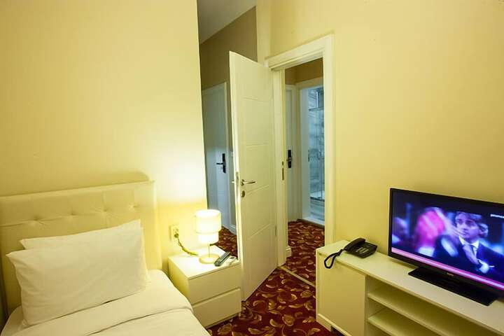 Room 10 of 22