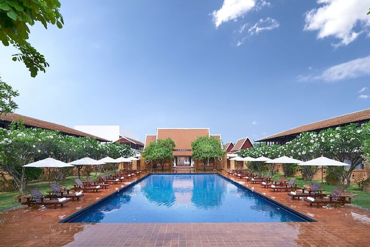 Hotel Pool