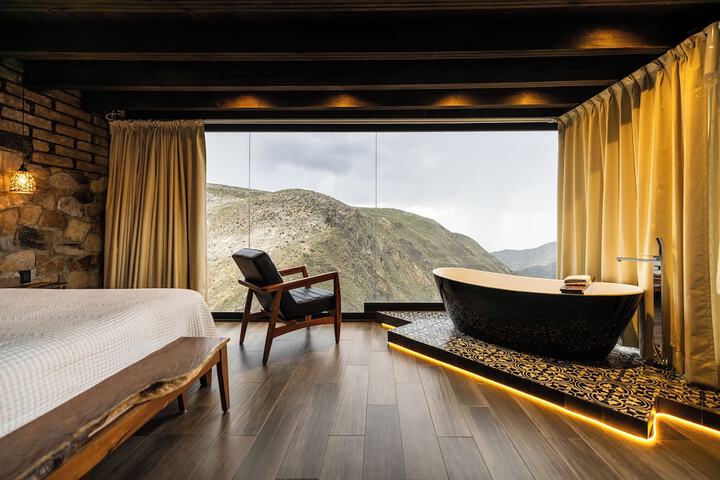 Room 4 of 15
