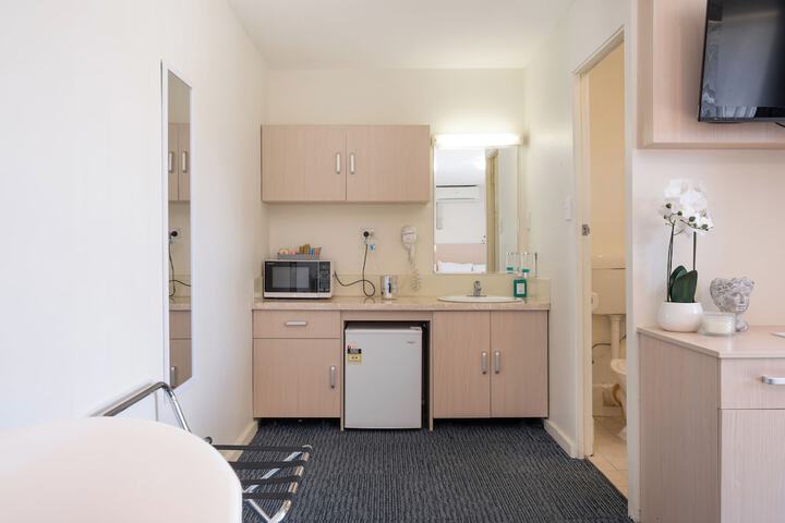 Room 32 of 69