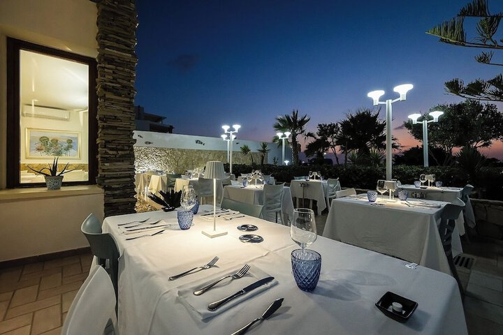 Dining 65 of 101