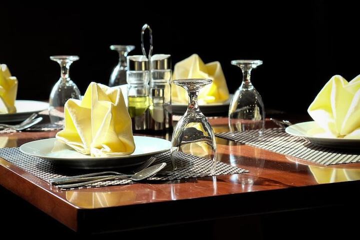 Dining 31 of 37