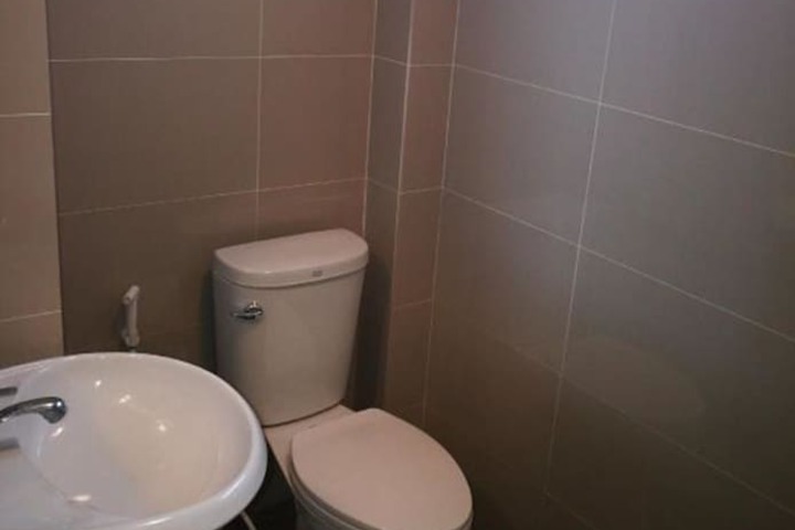 Room 8 of 16