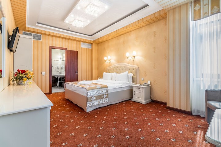 Room 15 of 113