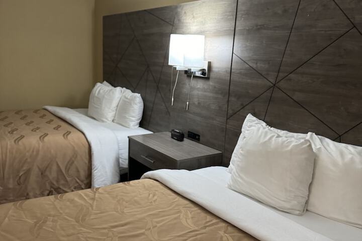 2 Queen Beds (3 of 18)