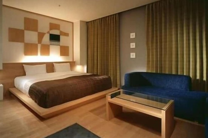 Room 9 of 27