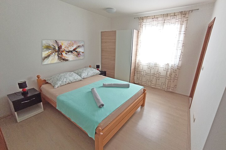 Room 10 of 117
