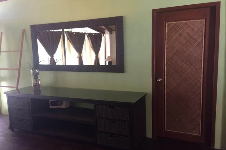 Room 5 of 12