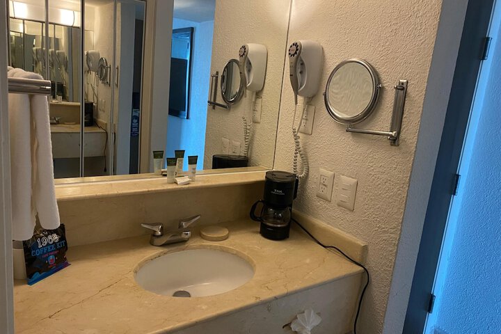 Room 11 of 34