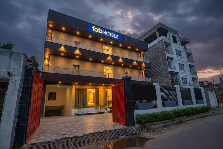 FabHotel The Shashi - Nr. Sarnath Temple