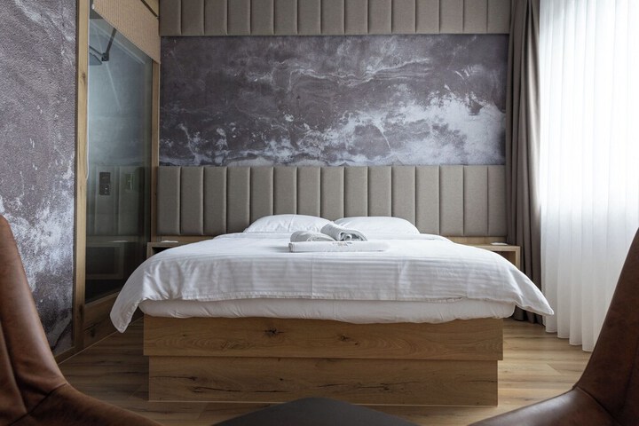 Room 6 of 26